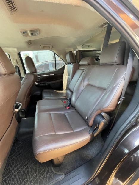 TOYOTA Hilux SW4 2.8 16V 4P SRX 4X4 7 LUGARES TURBO DIESEL AUTOMTICO, Foto 8