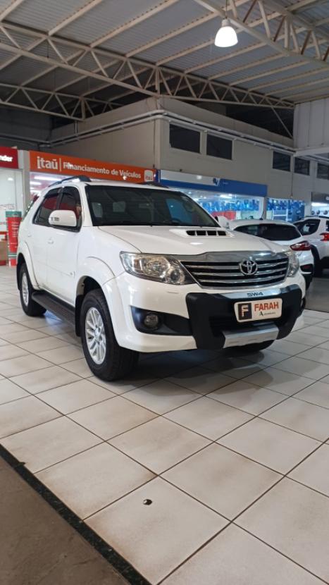 TOYOTA Hilux SW4 3.0 16V 4P SRV 4X4 7 LUGARES TURBO DIESEL AUTOMTICO, Foto 2