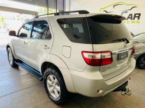 TOYOTA Hilux SW4 3.0 16V 4P SRV 4X4 7 LUGARES TURBO DIESEL AUTOMTICO, Foto 3