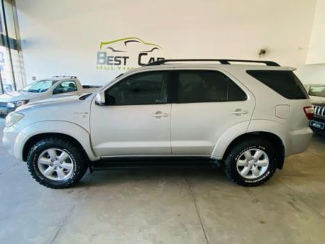 TOYOTA Hilux SW4 3.0 16V 4P SRV 4X4 7 LUGARES TURBO DIESEL AUTOMTICO, Foto 4