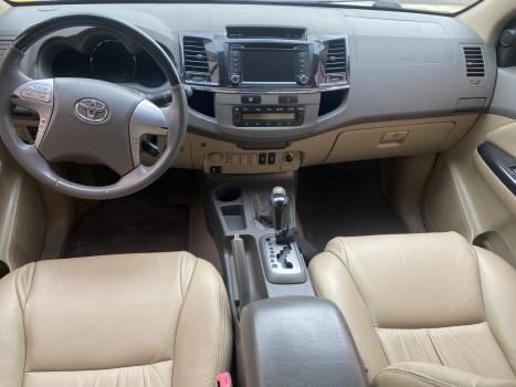 TOYOTA Hilux SW4 3.0 V6 12V 4P SRV TURBO DIESEL AUTOMTICO, Foto 9