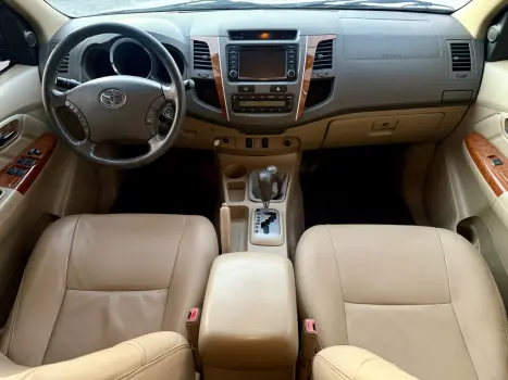 TOYOTA Hilux SW4 3.0 16V 4P SRV 4X4 7 LUGARES TURBO DIESEL AUTOMTICO, Foto 14