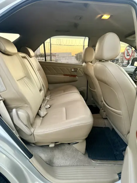 TOYOTA Hilux SW4 3.0 16V 4P SRV 4X4 7 LUGARES TURBO DIESEL AUTOMTICO, Foto 16