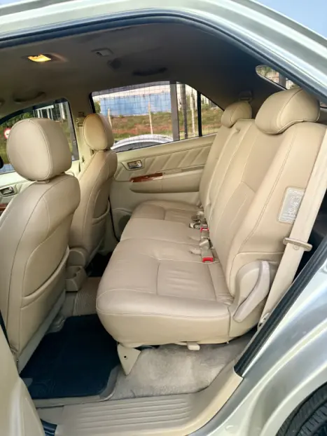 TOYOTA Hilux SW4 3.0 16V 4P SRV 4X4 7 LUGARES TURBO DIESEL AUTOMTICO, Foto 17