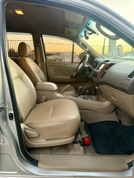 TOYOTA Hilux SW4 3.0 16V 4P SRV 4X4 7 LUGARES TURBO DIESEL AUTOMTICO, Foto 19