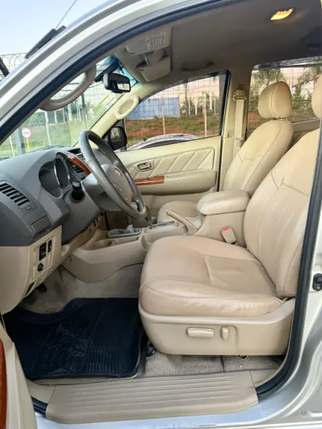 TOYOTA Hilux SW4 3.0 16V 4P SRV 4X4 7 LUGARES TURBO DIESEL AUTOMTICO, Foto 20