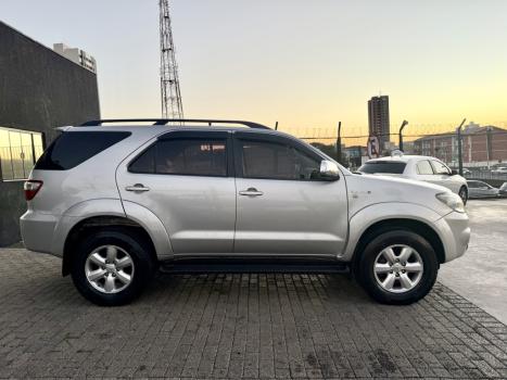 TOYOTA Hilux SW4 3.0 16V 4P SRV 4X4 7 LUGARES TURBO DIESEL AUTOMTICO, Foto 2