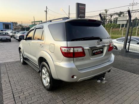 TOYOTA Hilux SW4 3.0 16V 4P SRV 4X4 7 LUGARES TURBO DIESEL AUTOMTICO, Foto 3