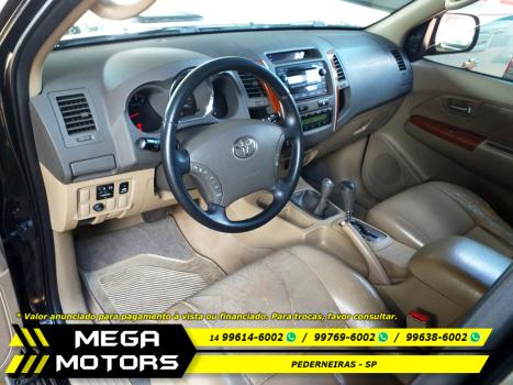 TOYOTA Hilux SW4 3.0 16V 4P SRV 4X4 7 LUGARES TURBO DIESEL AUTOMTICO, Foto 4