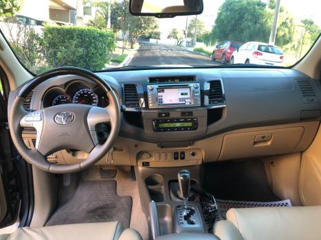 TOYOTA Hilux SW4 3.0 16V 4P SRV 4X4 TURBO DIESEL AUTOMTICO, Foto 4
