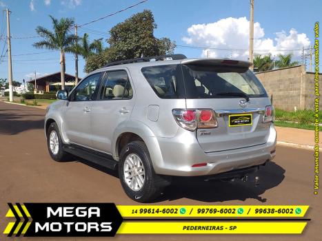 TOYOTA Hilux SW4 3.0 16V 4P SR 4X4 TURBO DIESEL AUTOMTICO, Foto 5