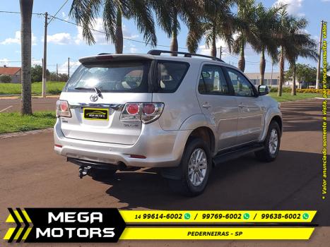 TOYOTA Hilux SW4 3.0 16V 4P SR 4X4 TURBO DIESEL AUTOMTICO, Foto 7