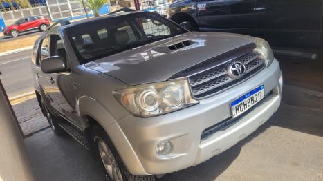 TOYOTA Hilux SW4 3.0 16V 4P SRV 4X4 7 LUGARES TURBO DIESEL AUTOMTICO, Foto 2