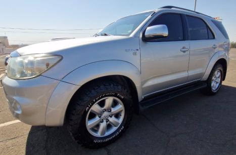 TOYOTA Hilux SW4 3.0 16V 4P SRV 4X4 7 LUGARES TURBO DIESEL AUTOMTICO, Foto 3