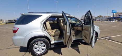 TOYOTA Hilux SW4 3.0 16V 4P SRV 4X4 7 LUGARES TURBO DIESEL AUTOMTICO, Foto 4
