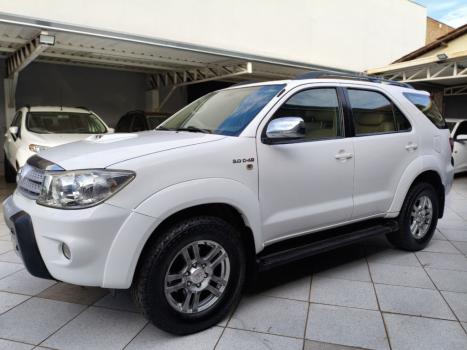 TOYOTA Hilux SW4 3.0 16V 4P SRV 4X4 7 LUGARES TURBO DIESEL AUTOMTICO, Foto 2