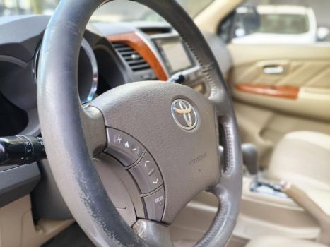 TOYOTA Hilux SW4 3.0 16V 4P SRV 4X4 7 LUGARES TURBO DIESEL AUTOMTICO, Foto 9