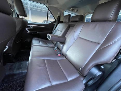 TOYOTA Hilux SW4 , Foto 7