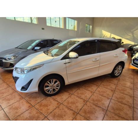 TOYOTA Yaris Hatch 1.3 16V 4P FLEX XL PLUS TECH MULTIDRIVE AUTOMTICO CVT, Foto 3