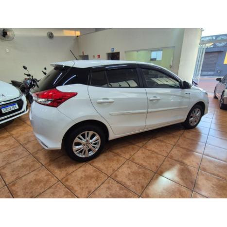 TOYOTA Yaris Hatch 1.3 16V 4P FLEX XL PLUS TECH MULTIDRIVE AUTOMTICO CVT, Foto 2