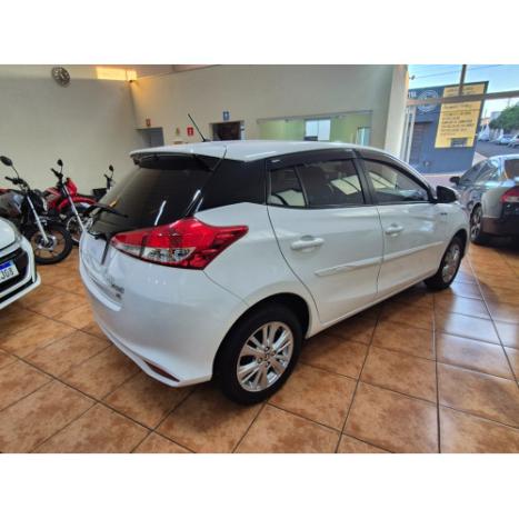 TOYOTA Yaris Hatch 1.3 16V 4P FLEX XL PLUS TECH MULTIDRIVE AUTOMTICO CVT, Foto 6