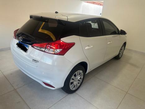 TOYOTA Yaris Hatch 1.3 16V 4P FLEX XL MULTIDRIVE AUTOMTICO CVT, Foto 2