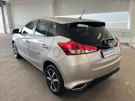 TOYOTA Yaris Hatch 1.3 16V 4P FLEX XL MULTIDRIVE AUTOMTICO CVT, Foto 4