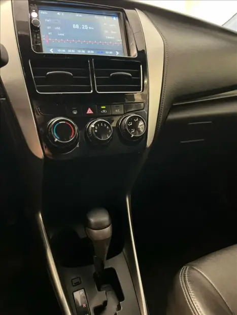 TOYOTA Yaris Hatch 1.3 16V 4P FLEX XL MULTIDRIVE AUTOMTICO CVT, Foto 12