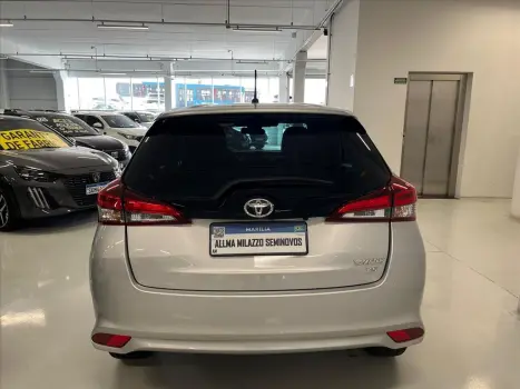 TOYOTA Yaris Hatch 1.5 16V 4P FLEX XS MULTIDRIVE AUTOMTICO CVT, Foto 5