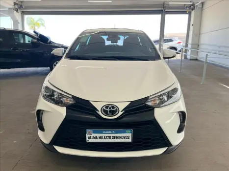 TOYOTA Yaris Hatch 1.5 16V 4P FLEX XS MULTIDRIVE AUTOMTICO CVT, Foto 2
