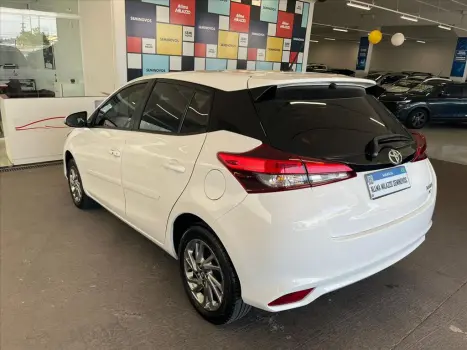 TOYOTA Yaris Hatch 1.5 16V 4P FLEX XS MULTIDRIVE AUTOMTICO CVT, Foto 4