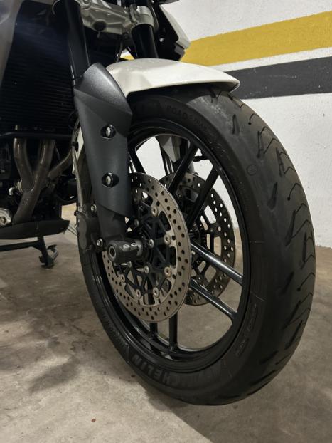 TRIUMPH Tiger 800 XRX, Foto 3