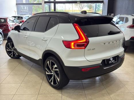 VOLVO XC40 1.5 16V 4P T5 RECHARGE HBRIDO R-DESIGN GEARTRONIC AUTOMTICO, Foto 4