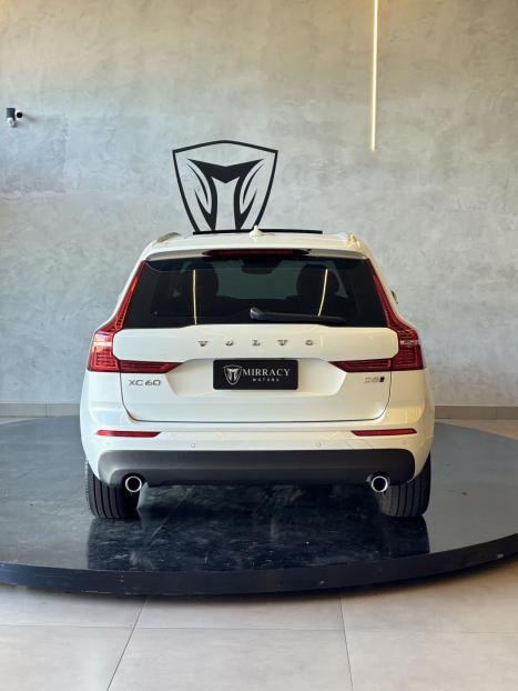VOLVO XC60 2.0 4P D5 MOMENTUM DIESEL AWD GEARTRONIC, Foto 4