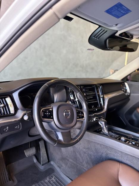 VOLVO XC60 2.0 4P D5 MOMENTUM DIESEL AWD GEARTRONIC, Foto 9