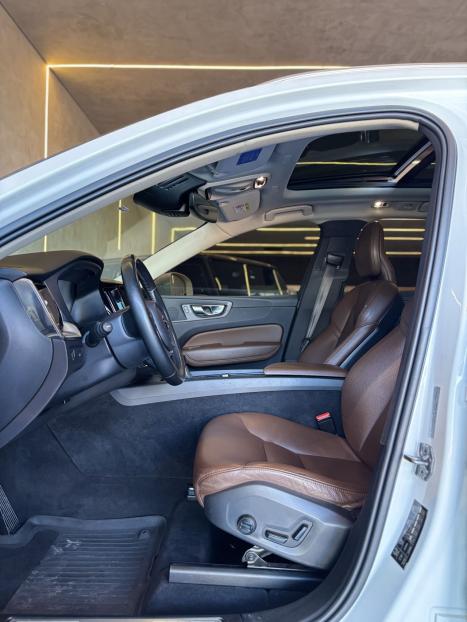 VOLVO XC60 2.0 4P D5 MOMENTUM DIESEL AWD GEARTRONIC, Foto 10