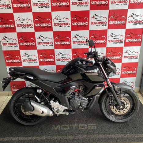YAMAHA FZ 15 Fazer ABS, Foto 1
