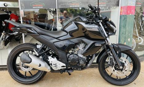 YAMAHA FZ 15 Fazer ABS, Foto 3