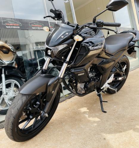 YAMAHA FZ 15 Fazer ABS, Foto 6