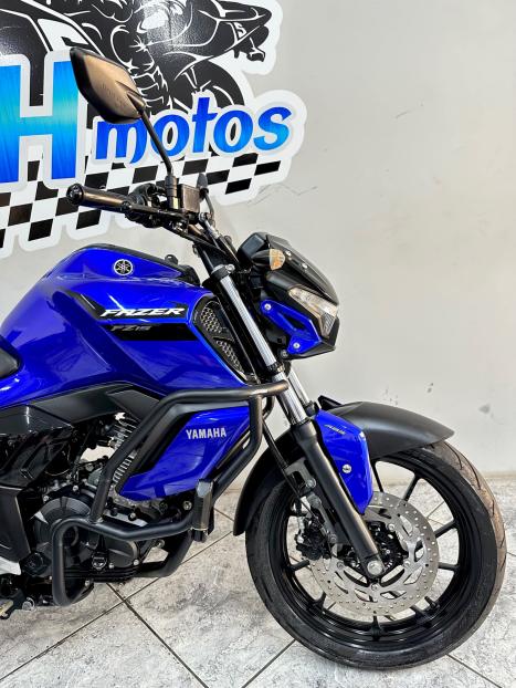 YAMAHA FZ 15 Fazer ABS, Foto 2