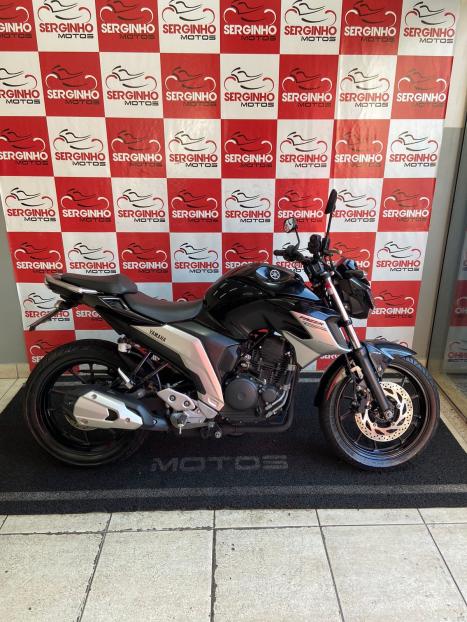 YAMAHA FZ6 Fazer 600 S, Foto 1