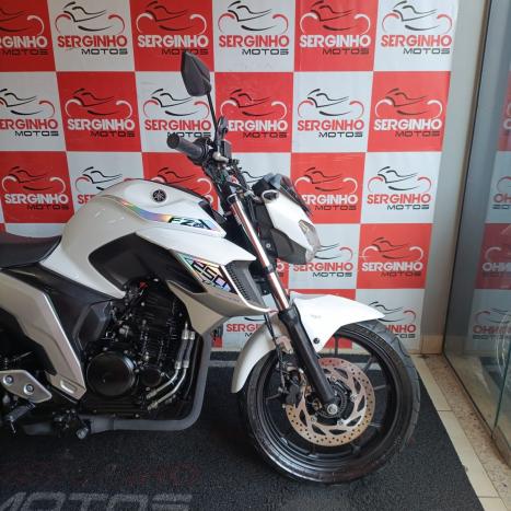 YAMAHA FZ6 Fazer 600 S, Foto 3