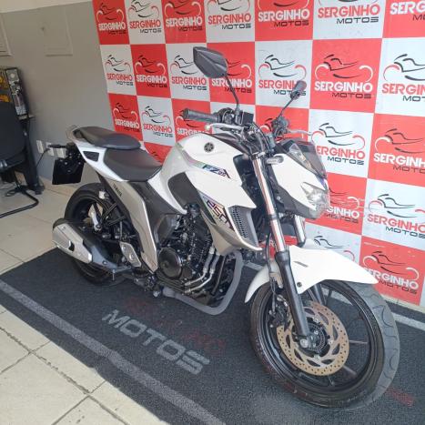 YAMAHA FZ6 Fazer 600 S, Foto 4