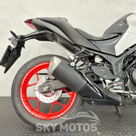 YAMAHA MT-03 300 ABS, Foto 2