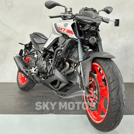 YAMAHA MT-03 300 ABS, Foto 4