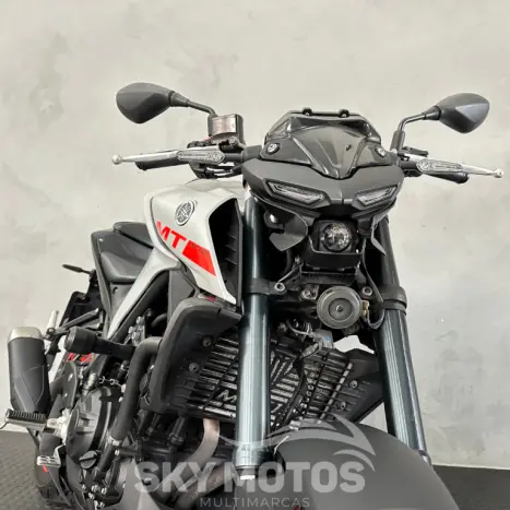 YAMAHA MT-03 300 ABS, Foto 5