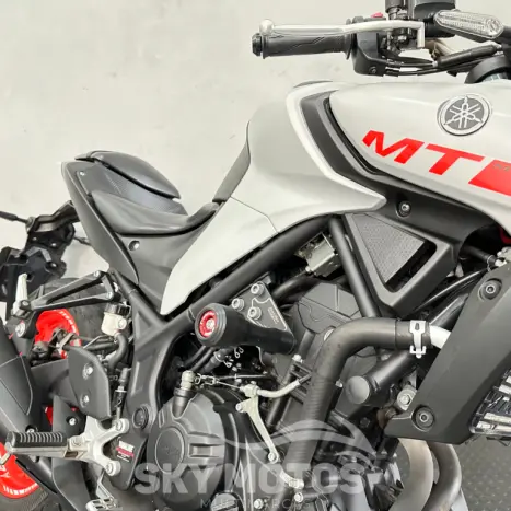 YAMAHA MT-03 300 ABS, Foto 6