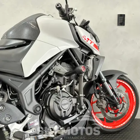 YAMAHA MT-03 300 ABS, Foto 8