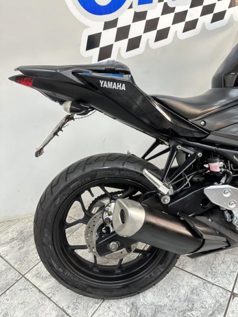 YAMAHA MT-03 300 ABS, Foto 4