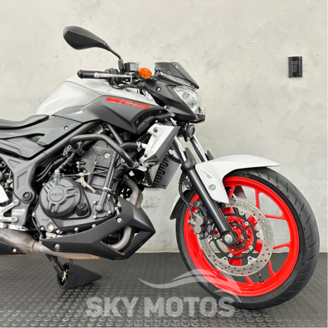 YAMAHA MT-03 300 ABS, Foto 3